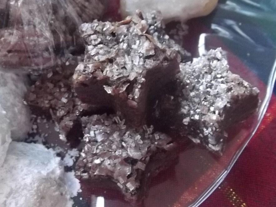 Brownie Stars Ingredients: Brownie Mix Water, Oil and Eggs (according to package directions) Aluminum Foil Small Star Shaped Cookie Cutter White Sparkling Sugar* *I use Wilton brand (available in