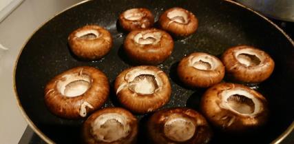 (If you put them into hot oil, the water in the mushroom will explode). 3.