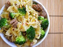 sausage, and garlic in olive oil Cook pasta in boiling water 8-10 min, add broccoli 3-4 min before end of