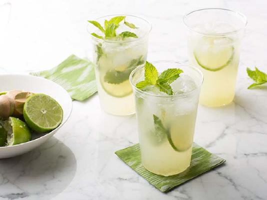 INGREDIENTS Muddle 6 mint leaves Add: 1-1/2 oz Rum 3/4 oz Lime juice 3/4 oz Simple syrup optional: 2 dashes angostura
