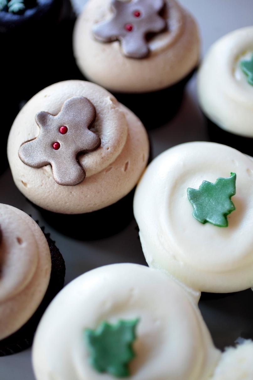 H O L I D A Y S Celebrate the holiday season with Georgetown Cupcake!