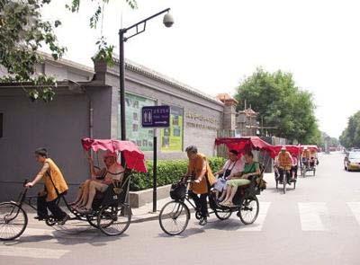 This afternoon embark on a pedi-cab tour of the Hutongs(alleyways) in Beijing's historic Houhai(Back Lakes)district.