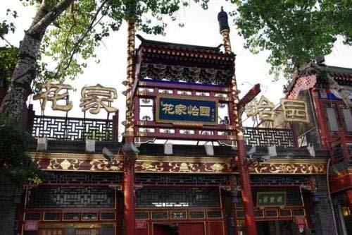 traditional Chinese gardens on the beautiful Kunming Lake. Stroll along the famous Long Corridor and enjoy the traditional imperial architecture.
