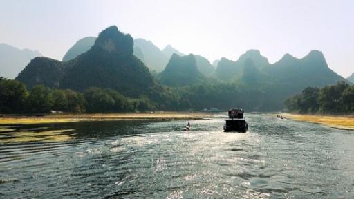 Day 7 Guilin -> Yangshuo (B, L, D) After breakfast, enjoy a half-day cruise tour on the picturesque Li River, a trip that affords