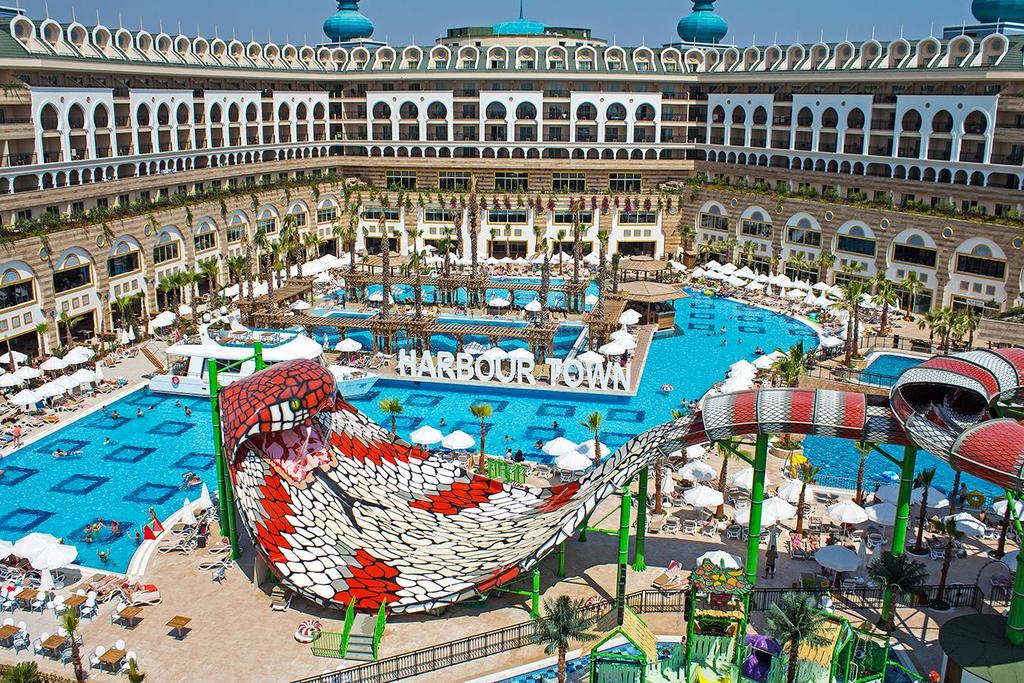 KING COBRA KINGDOM AQUAPARK (10.30-12.00/14.30-16.30) Our Aqupark is at your service with 11 different slides.