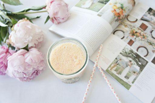 ORANGE CREAMSICLE SMOOTHIE 1 cup almond milk cup oats 1. Place all ingredients in a blender and blend on high until smooth. 2. Enjoy immediately.