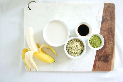 CREAMY MATCHA SMOOTHIE 1 cup almond milk avocado 1. Place all ingredients in a blender and blend on high until smooth. 2. Enjoy immediately.