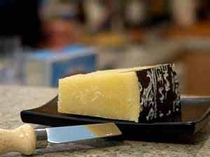 Ingredients: Pasteurized sheep s milk, rennet, salt. Milk Type: pasteurized sheep s milk Age: 1 year Beverage Pairing: Barbera REYPENAER Reypenaer gouda stands out from all the rest.
