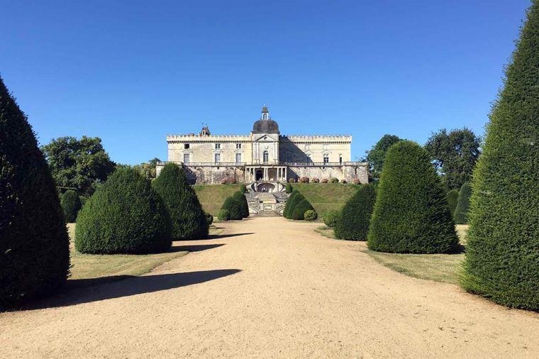 Libourne, France (Château Vayres) Tuesday, July 23 Tour the magnificent Château Vayres, one of the most prestigious historic buildings of Aquitaine, or spend time discovering the Bastide town of
