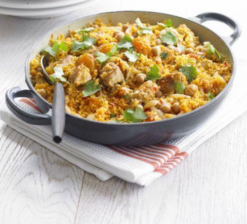 One Pan Chicken Couscous 1 tbsp olive oil 1 onion, thinly sliced 200g chicken breast, diced good chunk fresh root ginger 1-2 tbsp harissa paste, plus extra to serve 10 dried apricots 220g can
