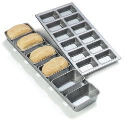 cups are locked into heavy frames 606903 606902 602164 604144 Bread Pans & Pullman Pans Aluminized steel pans are the ultimate choice for baking breads and cakes 604174 Prod No Description Pack