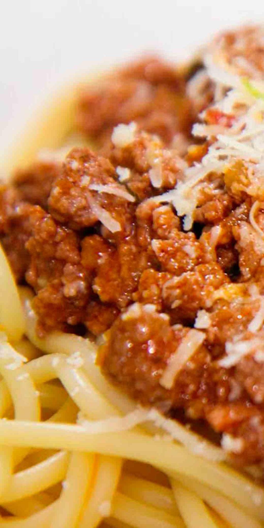 PASTA BOLOGNAISE 1 teaspoon olive oil 1 cup diced vegetables (onion, mushroom, carrot & celery) 100g lean beef mince ¾ cup dried pasta 200g tin tomatoes ½ cup salt reduced beef stock 1 teaspoon of