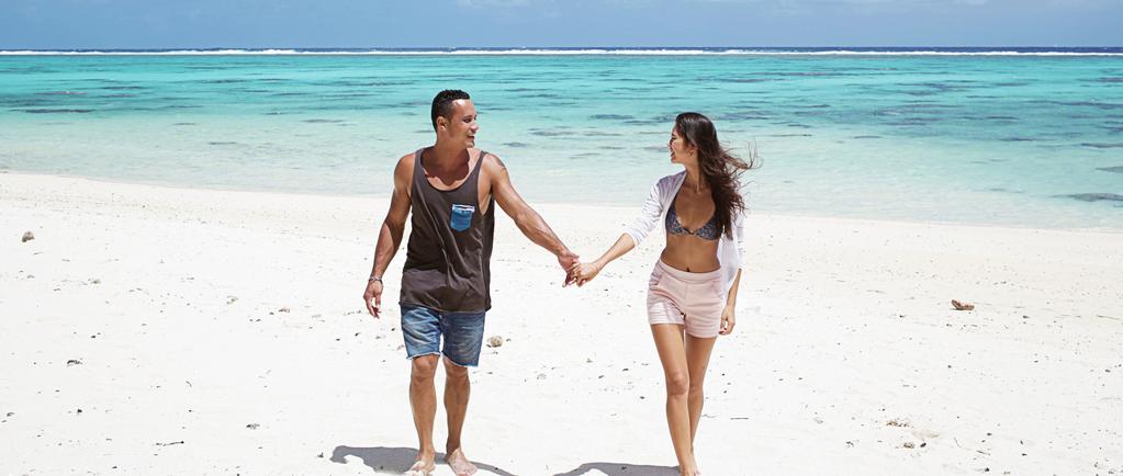 R AROTONGA COOK ISLANDS C R E AT E A L I F ET I M E OF M E MOR I E S AT ROYA L E TA K I T U M U Indulge in an ultimate honeymoon here in our little paradise.