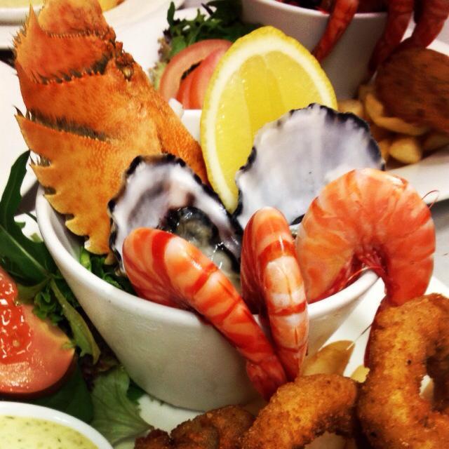 Our menus are focused on fresh seafood right from our back door and also the best quality beef from regional hinterlands of South East Queensland, including herbs from our own garden and cheeses from