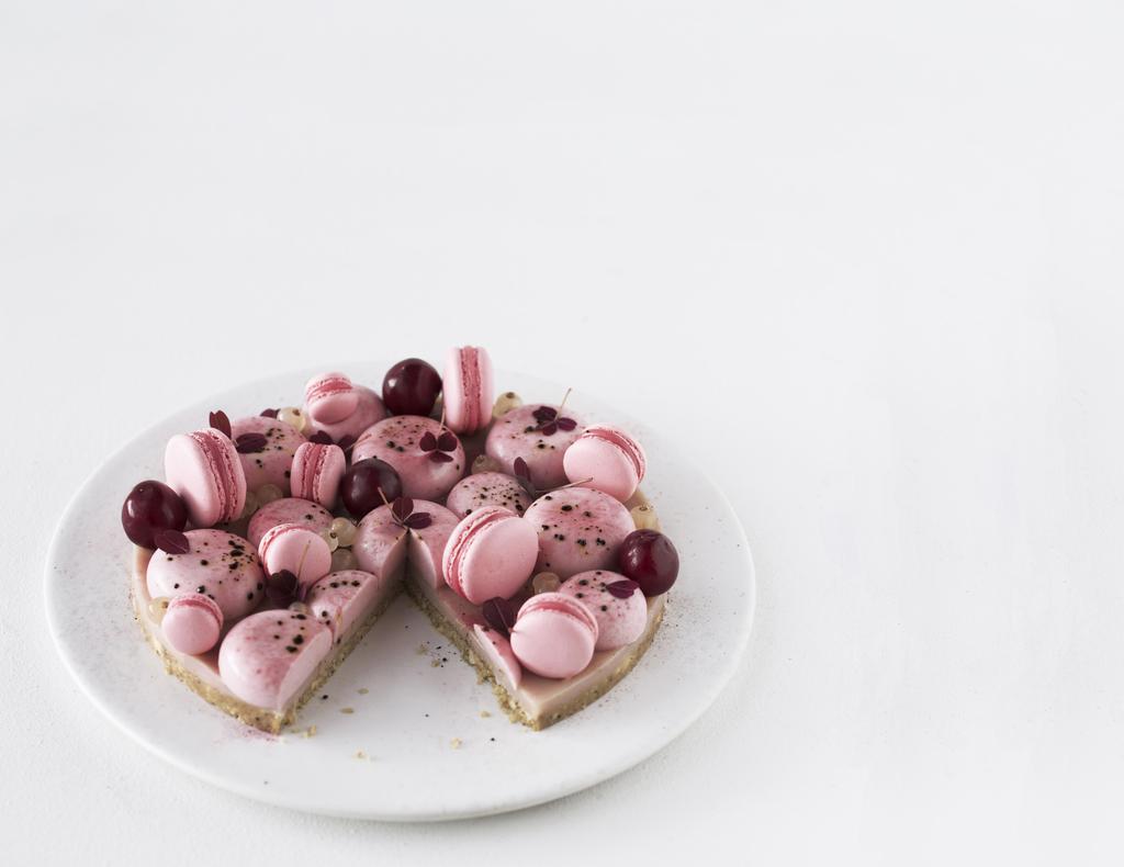 BASE CHERRY GANACHE CHERRY MOUSSE CHERRY MACARONS 150 g oat biscuits 50 g blanched almonds, roasted 1 tsp raw liquorice powder, Johan Bülow 1/3 tsp salt 100 g butter In a blender, process biscuits
