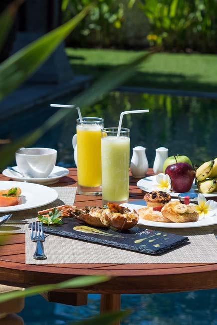 SAVOR Fresh, indulgent meals anytime of the day From all day snacks and drinks, to delightful breakfasts by the pool, light lunches, afternoon tea, supper and evening desserts, the Club Lounge chefs