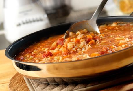 PASTA-E-FAGIOLI 15 mins 45 mins 4 This traditional favorite is ready in only 45 minutes with lots of homemade taste from fresh vegetables, pasta and white kidney beans.