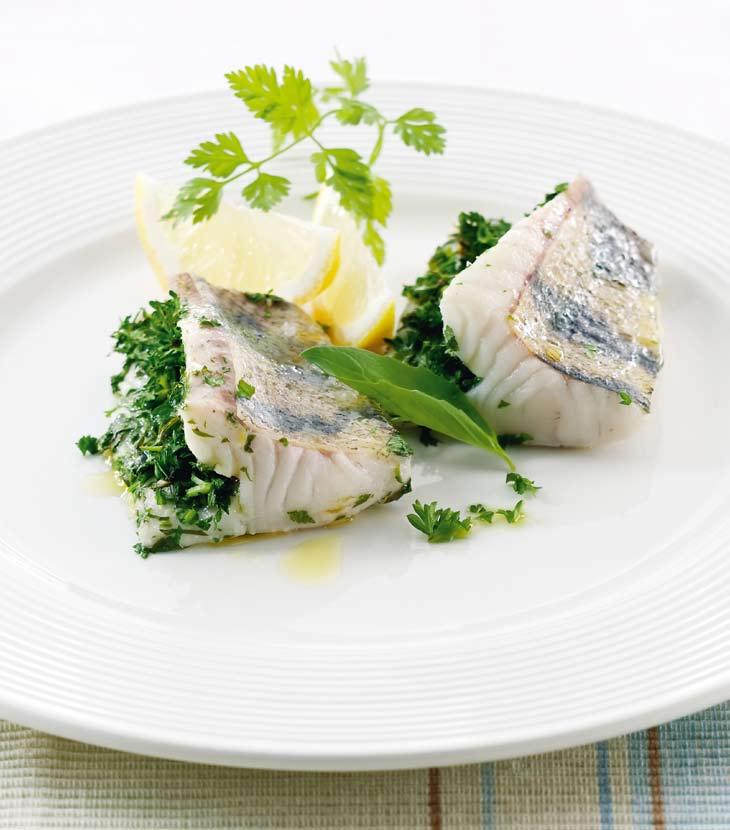 R8 Fillet of zander with fresh herbs Porcelain dish, ½ GN Season the fillets of zander with salt, pepper and paprika. Mix all the herbs together with the lemon juice and zest.