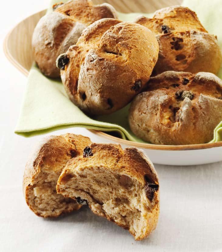 R Wholemeal bread rolls Mix the flour, sugar and yeast together in a bowl, add the lukewarm milk, butter and salt, then knead to a smooth dough. Next knead the raisins and hazelnuts into the dough.