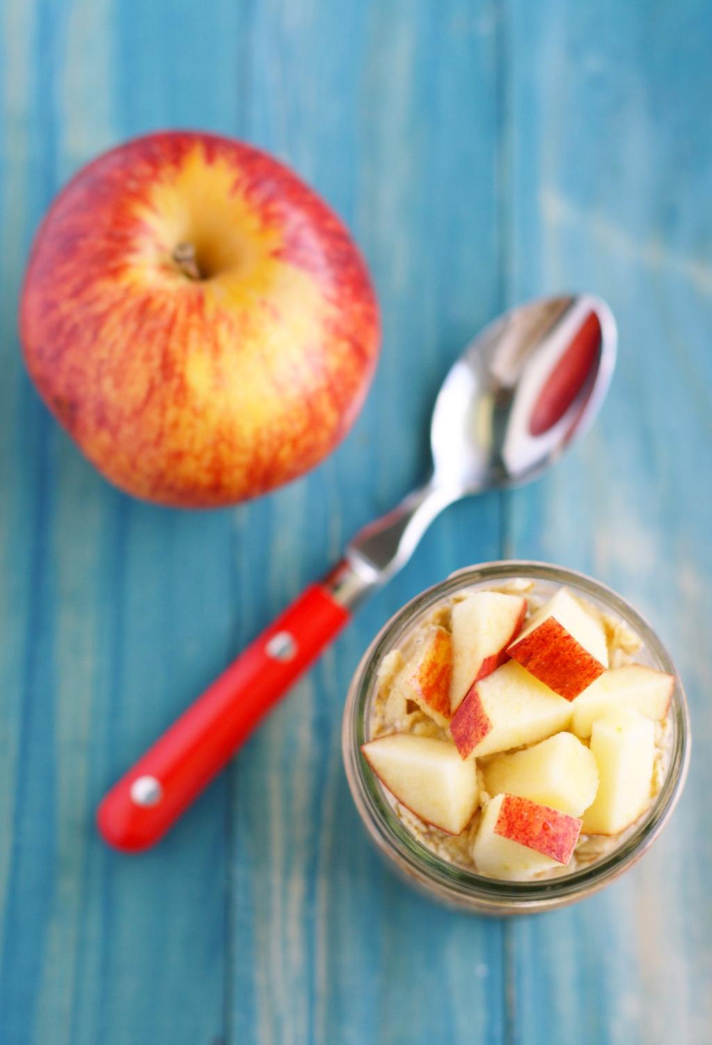 Apple Cinnamon Overnight Oats 2/3 cup gluten free oats 3/4 cup unsweetened coconut milk (or non-dairy milk of your choice) 1 Tablespoon maple syrup ½ teaspoon cinnamon Pinch of salt ¼ cup diced apple