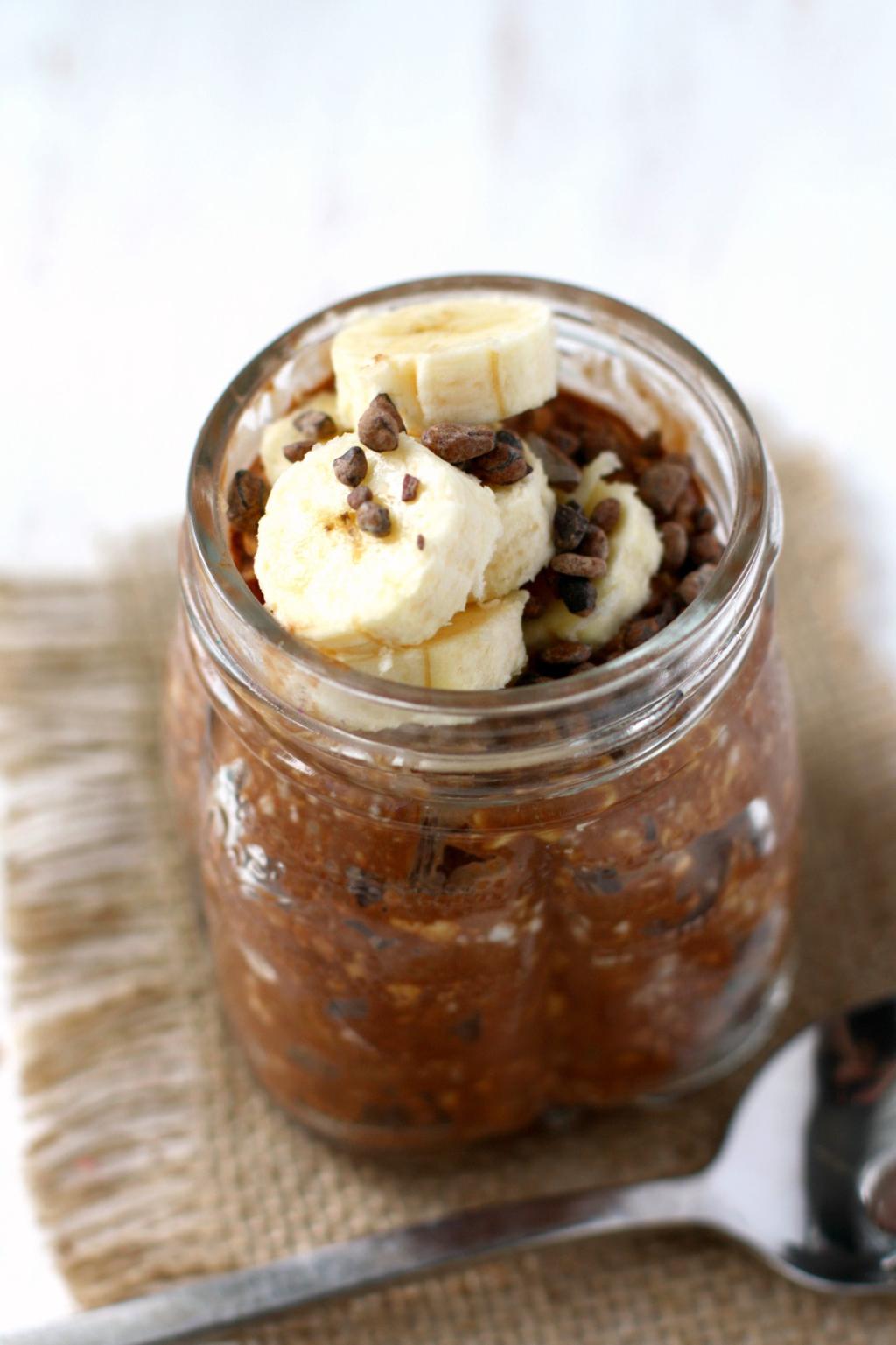 Easy Chocolate Overnight Oats 7/8 cup gluten free oats 2 Tablespoons unsweetened cocoa powder 1 ½ Tablespoons maple syrup ¾ cup dairy free milk (I used coconut milk) ½ of a banana, sliced 1