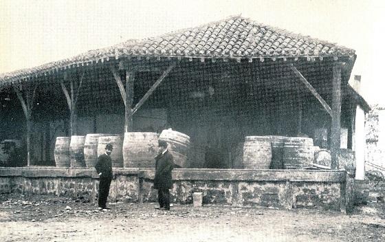Last decade of the 19th century at the Barrio de la Estación in Haro: workers dressed in starched shirts and sporting bowler hats. Imperial is the classical Rioja Alta, the archetype of red from Haro.