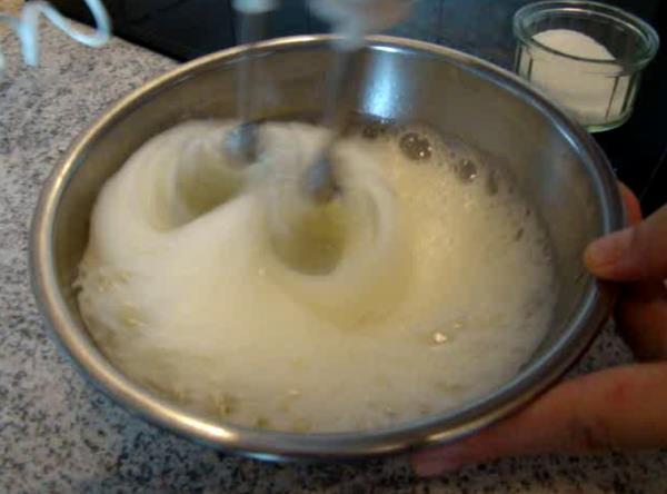 Next, we prepare the egg white in a separate bowl.