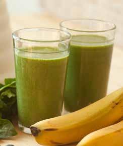 Green Strawberry Smoothie 2 cups chopped fresh spinach, lightly packed 2 cups water ½ cup