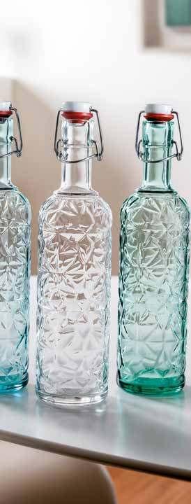 GLASSWARE CARAFES, DECANTERS & BOTTLES NEW PREZIOSO This range features a multi-faceted diamond pattern on the outer surface of the glass that enhances all