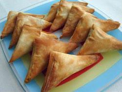 Curried Lamb Samosa Makes For the covering: Refined flour 2 cups Salt to taste Oil 4 tsp Water 7-8 tbsp 45 minutes 12 For the filling: Butter 2 tbsp Lamb (minced) 1 cup Mild curry paste 2 tbsp Salt