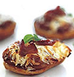 Biscuit Pizzas Serves Cream cracker biscuits (for sauce) - 15 Red tomatoes - 500 gms Fresh cream - 3 tbsp Red chili powder - 1 tsp Cloves, finely crushed - 2 sticks A pinch of ajwain (carom seeds)