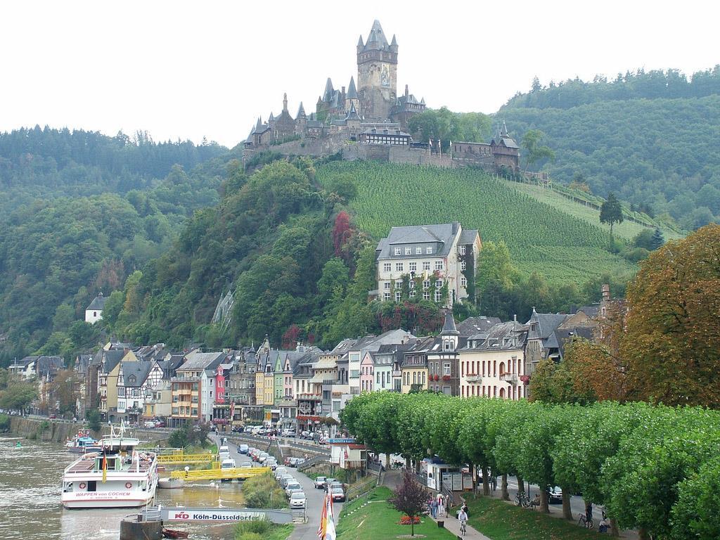 GERMANY S MAGICAL MOSELLE BY BIKE & BOAT 2018 KOBLENZ TO SAARBURG & VV 8 DAYS / 7 NIGHTS 225 kms This journey through the picturesque Moselle valley between Koblenz and Saarburg takes you through