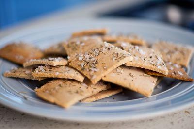Low Carb, Gluten and Dairy-Free Almond Crackers M e t h o d 1. Preheat oven to 180 degrees. 2. Mix in the herbs/ seasonings into the almond meal 3.