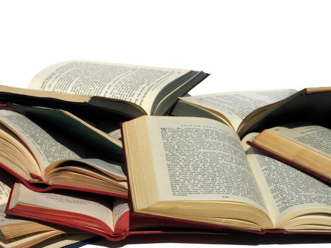 Knjigo kot predmet obravnava posebna veda, imenovana»knjigarstvo«. Raziskuje zgodovino knjige kot artefakta: proučuje zgodovino tiskanja, knjigotrštva in razvoj sodobnega knjižnega založništva.