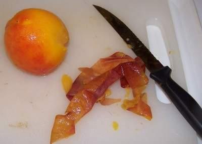 Nectarines do not need to be peeled, if you don't mind the skins. Step 5 - Cut up and blend the peaches Cut out any brown spots and mushy areas.