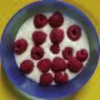 SNACK Yoghurt with raspberries Suggested portion sizes Yoghurt Raspberries Milk 1-4 year olds As shown in the photo 60g 1-2