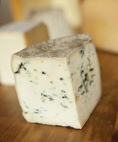 complex flavors. 3rd place American Cheese Awards Big Woods Blue #6011 6lb Wheel Shepherd s Way Farms, Minnesota A full-flavored SHEEP S milk blue cheese.