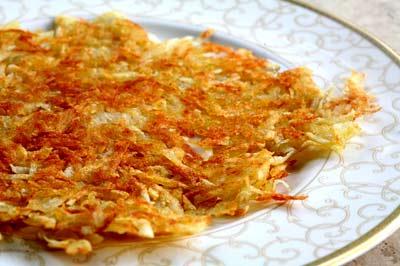 Flat Hash Browns Makes 8 2 potatoes, peeled 1 ¼ cups of grated cheddar Salt and pepper ¼ cup vegetable oil for frying Instructions: 1.