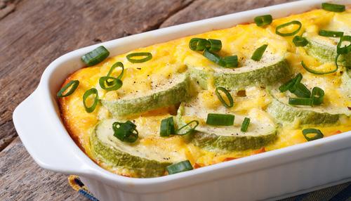 EAT MORE, BURN MORE BAKED EGGS WITH CHEESE AND ZUCCHINI Active time: 5 minutes Cook time: 15 minutes Yield: 4 servings SERVING INFO: 160 CALORIES, 9G FAT, 5G CARBOHYDRATES, 14G PROTEIN, 1G FIBER, 4G