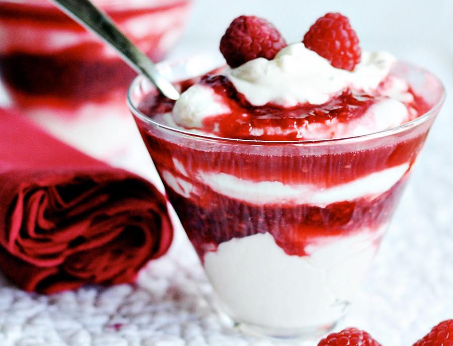 RASPBERRY AND YOGURT PARFAIT BREAKFAST Active time: 2 minutes Cook time: N/A Yield: 2 servings SERVING INFO: 130 CALORIES, 1G FAT, 19G CARBOHYDRATES, 11G PROTEIN, 5G FIBER, 11G SUGAR 1 cup