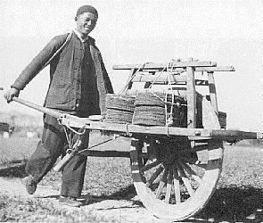 Wheelbarrow History of Engineering: Wheelbarrow Chuko Liang (181-234 A.D.) of China is considered to be the inventor of the wheelbarrow.