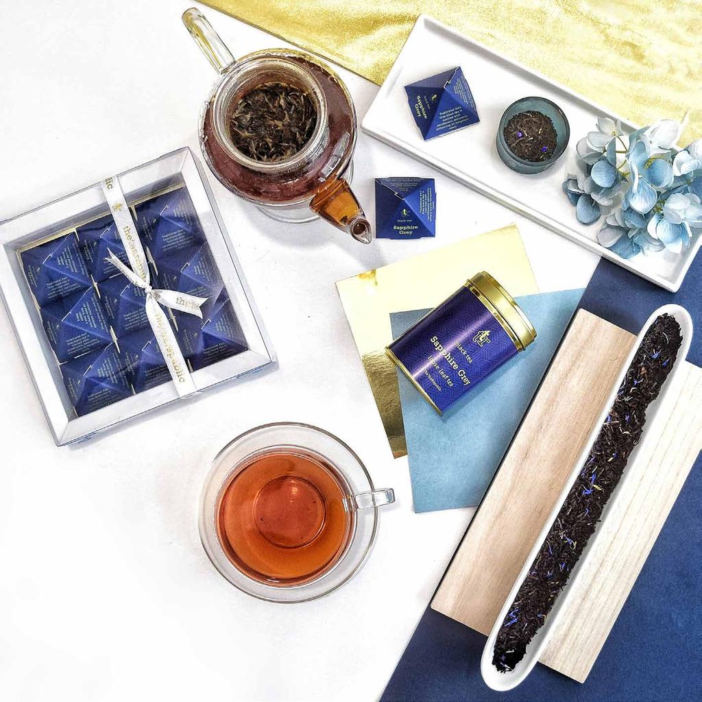Sapphire Grey b l a c k t e a Traditional Earl Grey black tea is married with blue cornflowers, delicately enhancing its