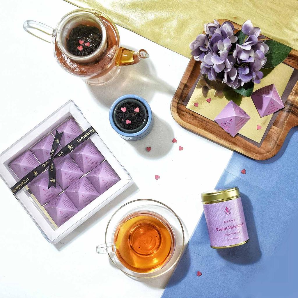 Violet Valentina b l a c k t e a The flavour of succulent blueberries makes this robust black tea a delightful one.