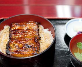 PLATTER ABURI SUSHI SAMPLER $20 Seared Salmon,tuna tataki, beef, eel avocado, Hamachi Jalapneo 5 kinds of sered sushi SASHIMI TRIO $23