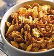 Snack Mix Snack Mix 2 cups crisscross of corn and rice cereal (such as Crispix) 1 cup tiny pretzel twists 1 2 cup reduced-fat wheat crackers (such as Wheat Thins) 1 2 cup reduced-fat cheddar crackers