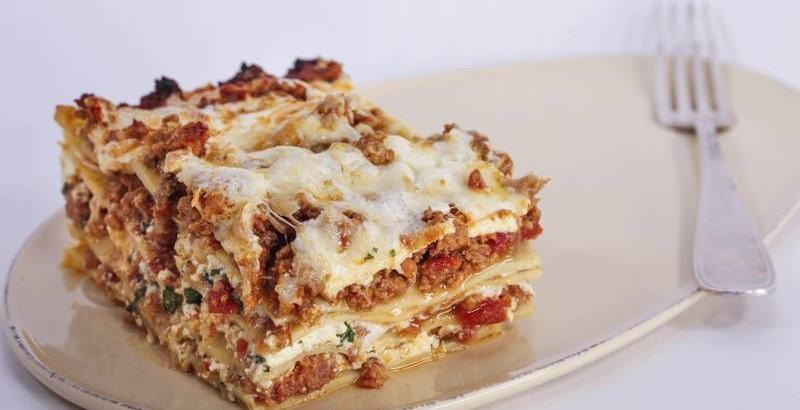 Izzy s Dinner Continued Breakfast Entrees Breakfast Bar Pasta Vegetarian Fresh Baked Lasagna Your choice of sausage, vegetarian, or our special white chicken parmesan lasagna.