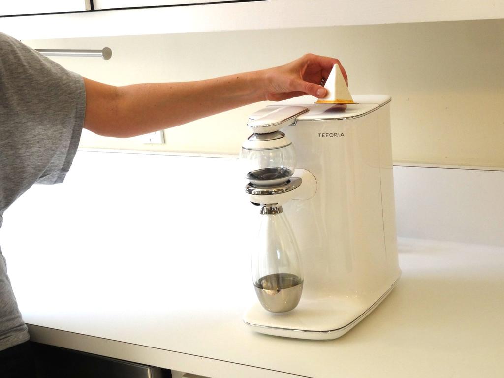 Using the Teforia - SIPs Version: Demo Step 2: Let s start by brewing a carafe using one of the Teforia teas, which are