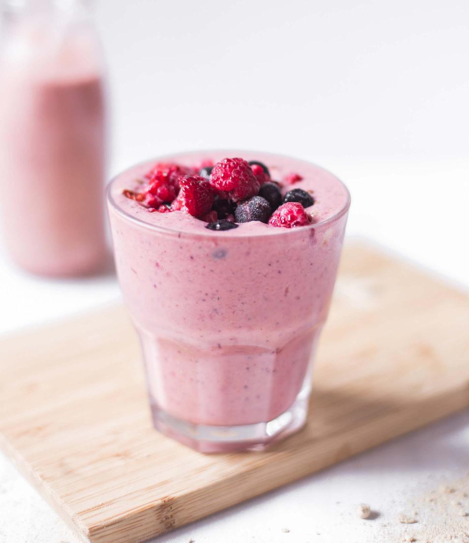 MACA BERRY SMOOTHIE Get your antioxidant hit with a burst of energy and balance from berries and maca! Maca is great to boost energy and balance hormones.