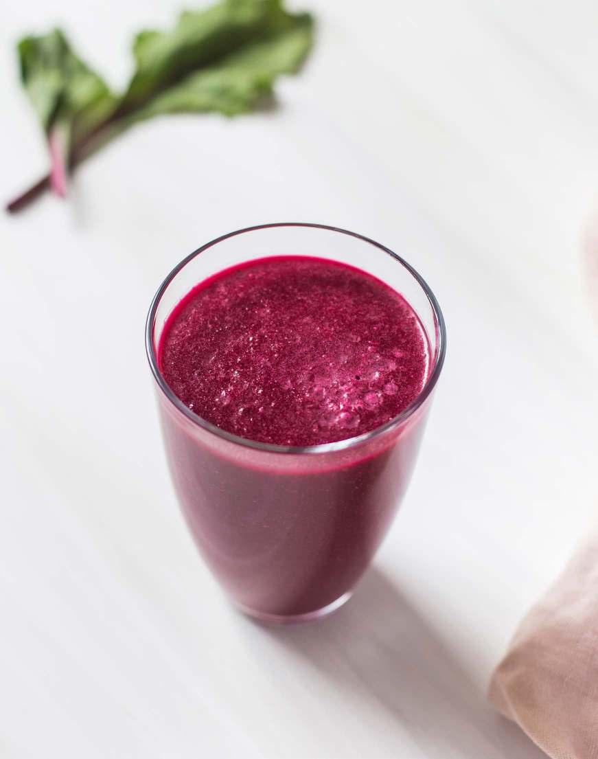 BEET BERRY SMOOTHIE A nourishing smoothie with the sweetness of berries and the cleansing qualities of beetroot. This smoothie will fill you up during your detox and make you glow from the inside out.