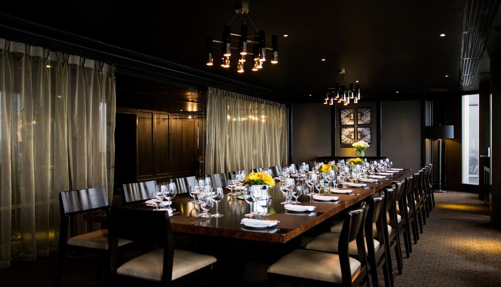 PRIVATE DINING SUITE Capacity: Seated 14-24 guests Standing: 50 guests Boasting spectacular views across